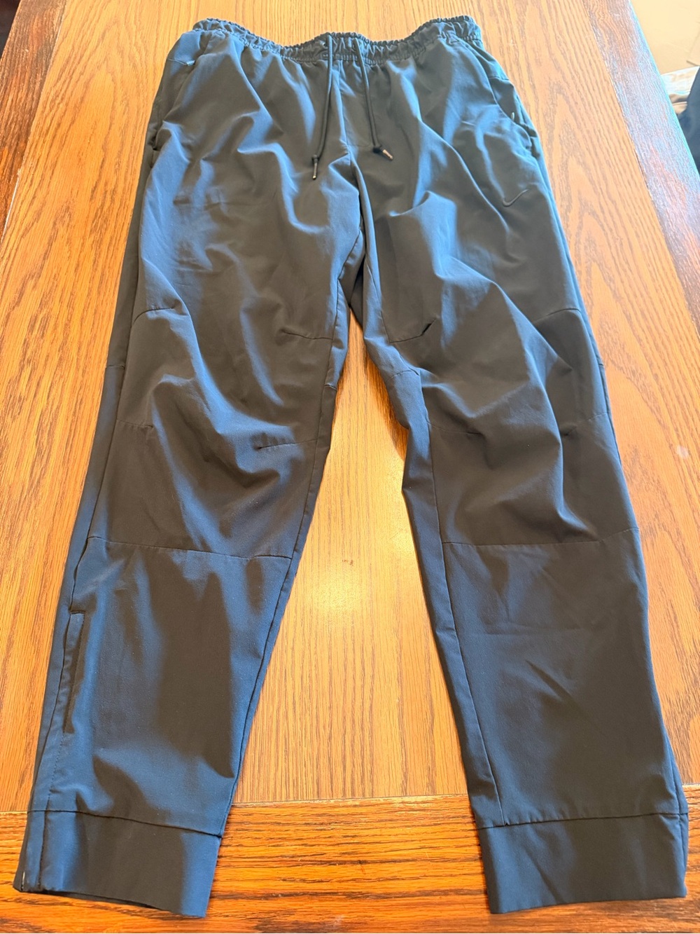 Nike Unlimited Men's Dri-FIT Zippered Cuff Versatile Pants in black